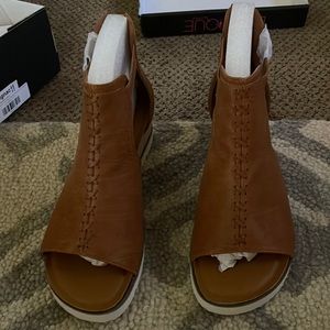 brand New Womens size 11 Corkys Sandals Cognac